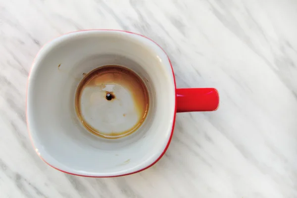 Tom röd mugg kaffe — Stockfoto