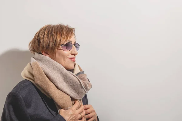 Beautiful baby boomer woman of middle age in sunglasses smile and looking away. Copy space. — Foto de Stock