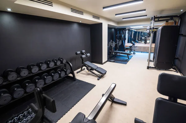 Yeni ekipmanlarla spor salonu