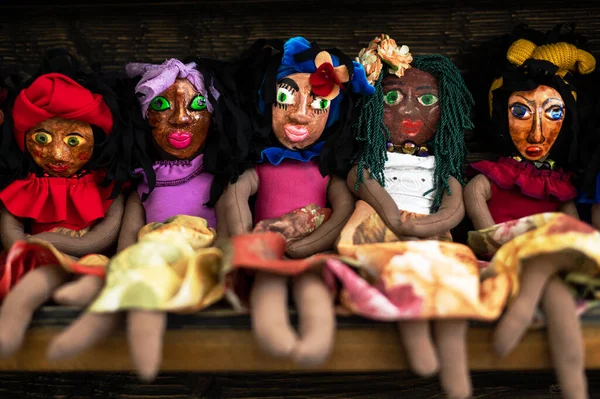 Ряд Темнокожих Кукол Ручной Работы Детские Игрушки Виде Девочек — стоковое фото