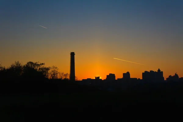 Tramonto sulla città — Foto Stock