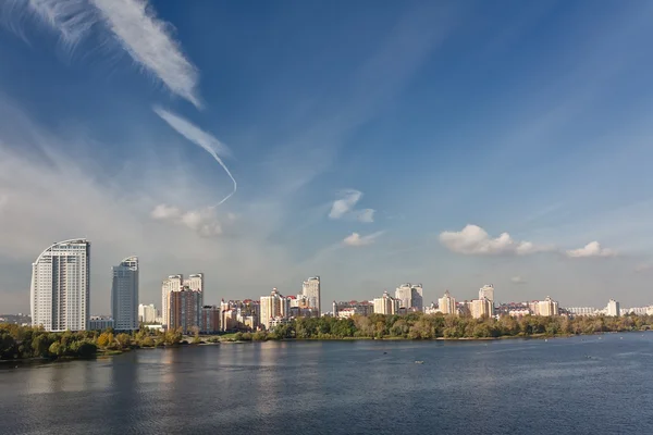 Utsikt över floden Dnepr i kiev, Ukraina — Stockfoto