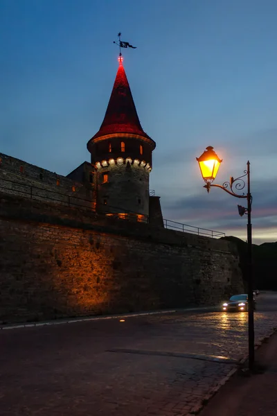 Antico castello medievale in serata, Kamyanets-Podilsky, Ucraina — Foto Stock