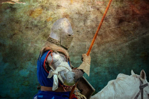 在战马-复古明信片上的装甲的骑士 — 图库照片