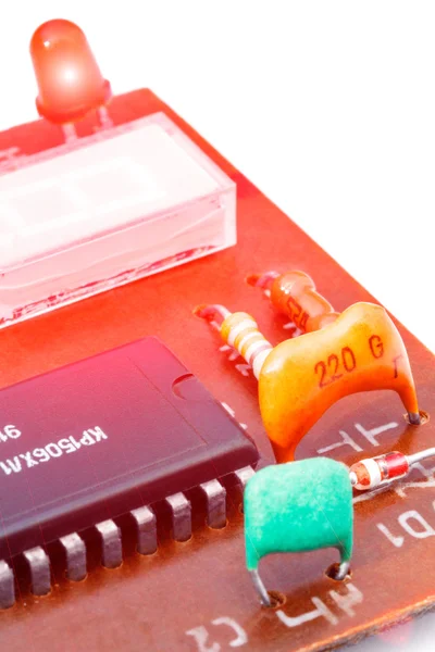 Componenti elettronici su un circuito stampato obsoleto — Foto Stock