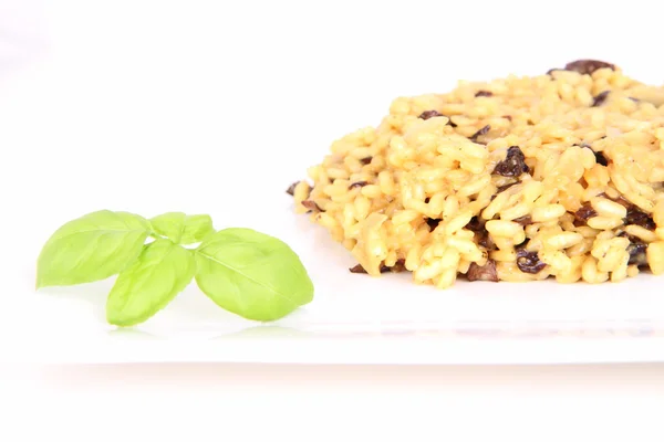 Risotto con funghi su un piatto — Foto Stock