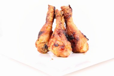 Kızarmış tavuk bacağı.