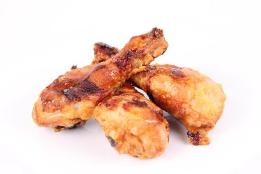 Kızarmış tavuk bacağı.
