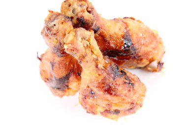 Kızarmış tavuk bacağı.