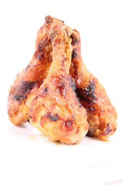 Kızarmış tavuk bacağı.