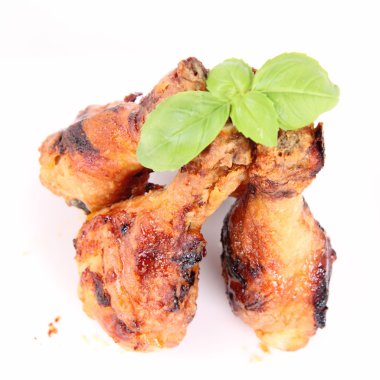 Kızarmış tavuk bacağı.