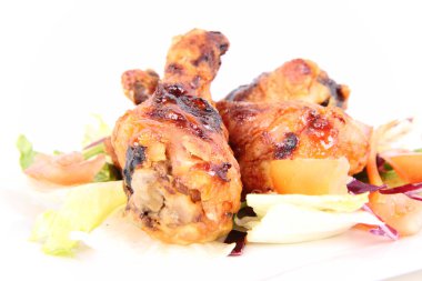 Kızarmış tavuk bacağı.