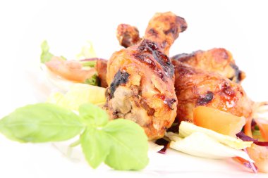 Kızarmış tavuk bacağı.