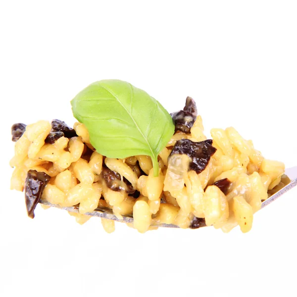 Risotto met paddestoelen op een vork — Stockfoto