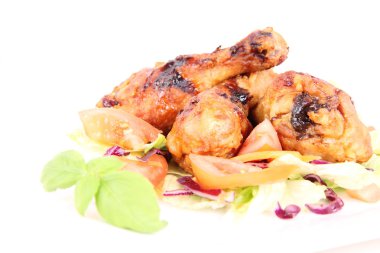 Kızarmış tavuk bacağı.