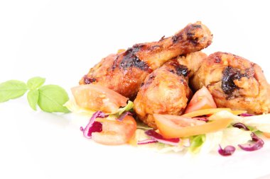 Kızarmış tavuk bacağı.