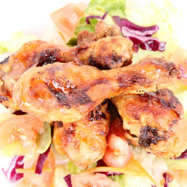 Kızarmış tavuk bacağı.