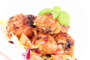 Kızarmış tavuk bacağı.