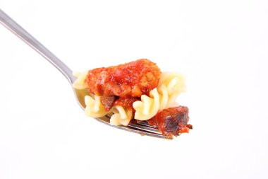 Düdük makarna sosu ile