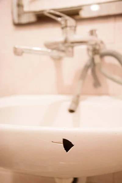 Waschbecken Mit Sichtbarem Riss — Stockfoto