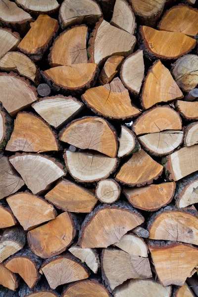 Pile Firewood Stocked Outdoors Some Dry Some Fresh — Fotografia de Stock