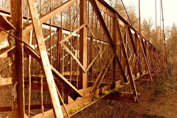 Roestige brug — Stockfoto