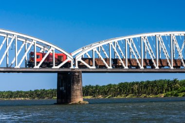 Köprüde tren