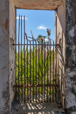 bükülmüş metal ızgara