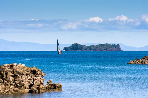 Морський пейзаж біля острова Нусі бути — стокове фото