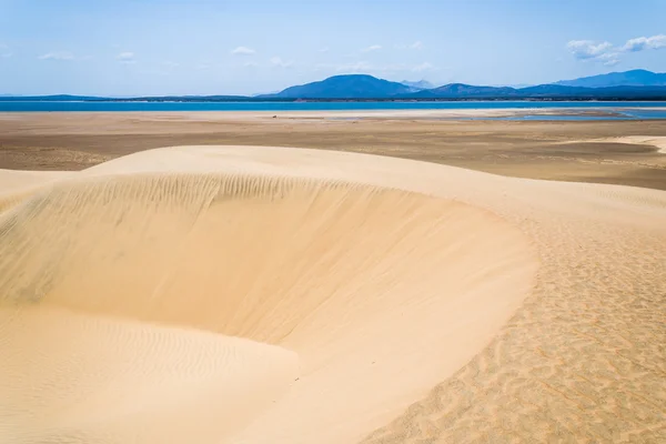 Sand dunes and lake — Stock Photo, Image