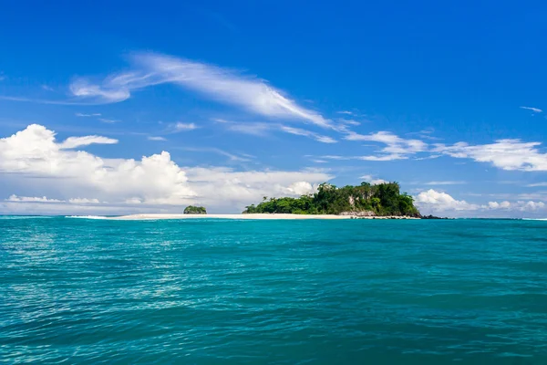 Ada ve kumsal — Stok fotoğraf