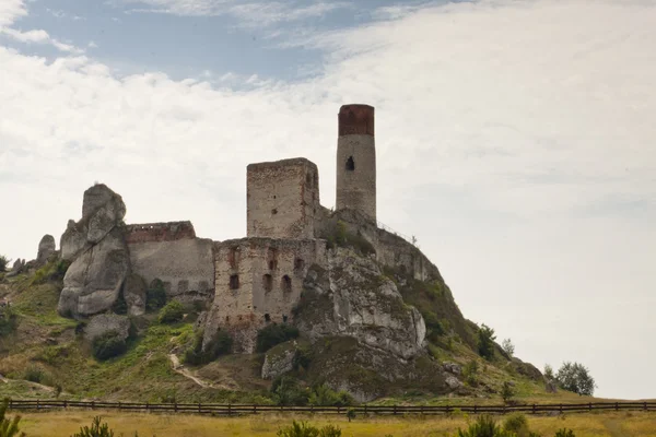 Befestigung auf dem Hügel - olsztyn. — Stockfoto