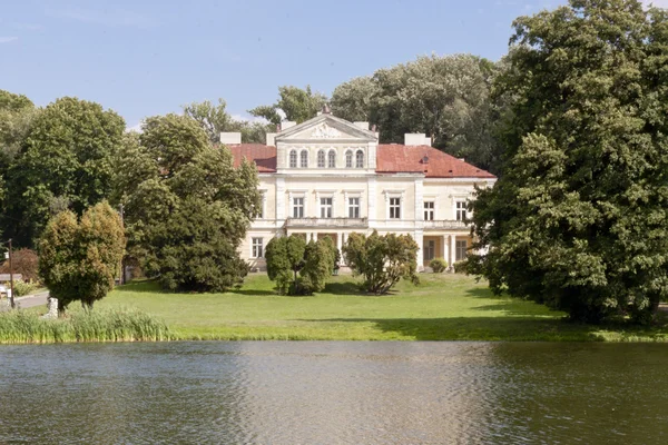 Palácio velho em Zloty Potok - Polônia, Silésia . — Fotografia de Stock