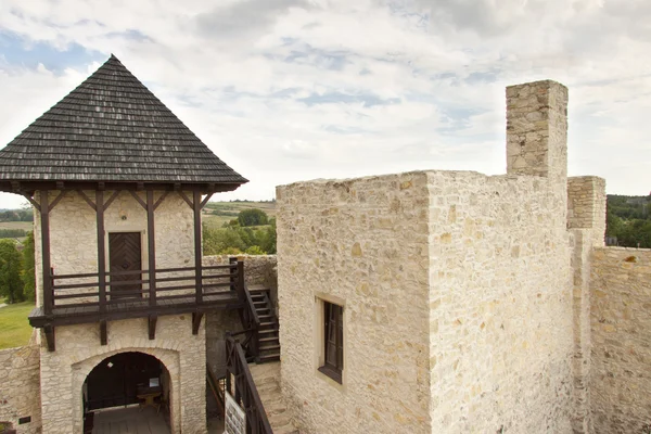 Puerta al castillo en Bobolice - Polonia . —  Fotos de Stock