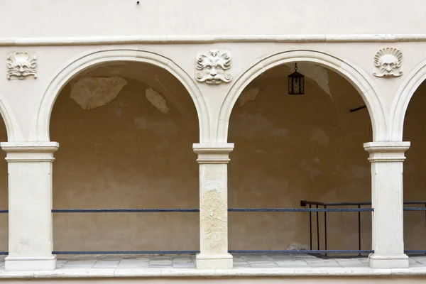 Detail of courtyard - Pieskowa Skala Palace — Stock Photo, Image