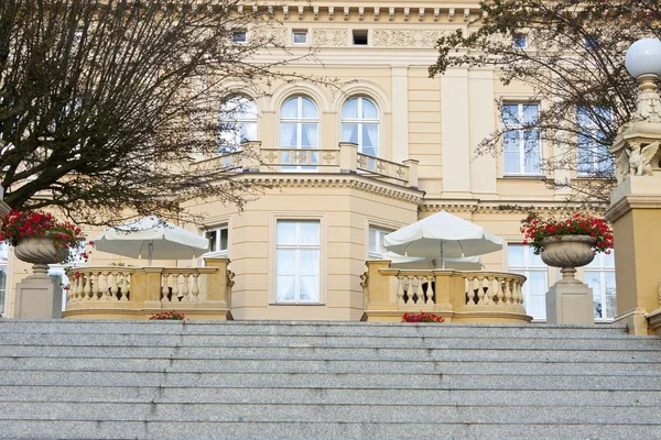 Schody do pałacu ostromecko. — Zdjęcie stockowe