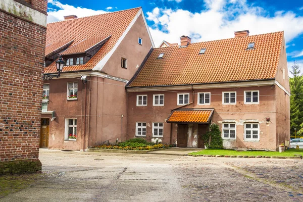 Vícerodinné dům - reszel, Polsko. — Stock fotografie
