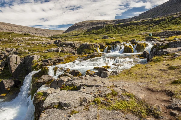 Água limpa no rio - Islândia . — Fotografia de Stock