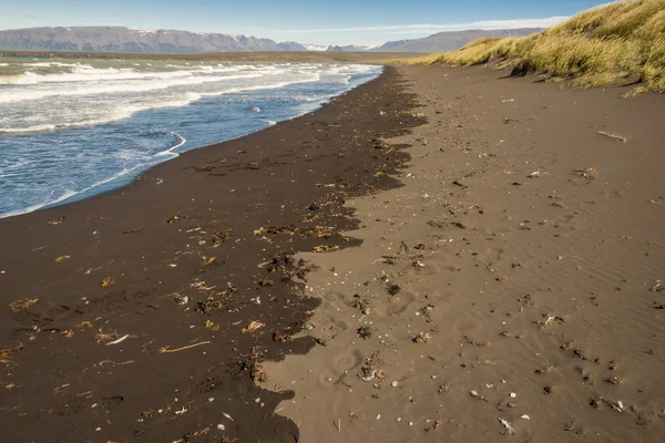 Strand in de saudarkrokur stad - IJsland — Stockfoto