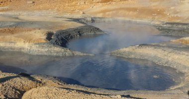sıcak çamur - alan myvatn, İzlanda ile büyük delik.