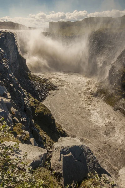 Dettifoss größter Wasserfall in Europa - Island. — Stockfoto