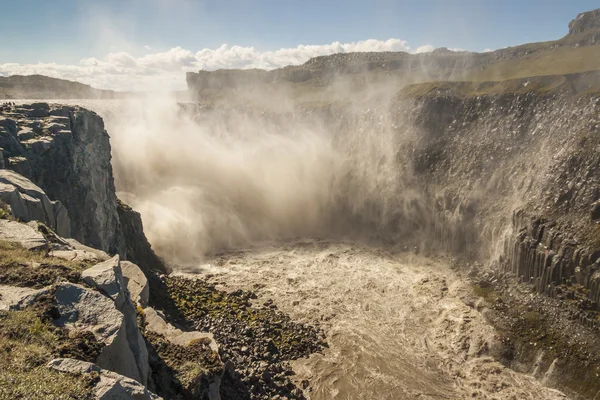De grootste waterval Dettifoss in Europa - IJsland. — Stockfoto