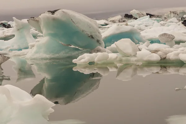 手配ラグーン - アイスランド。氷河湖があります。夏の日. — ストック写真