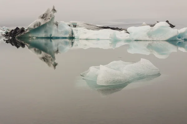 Lagoa de Jokulsarlon - Islândia. Lugar da beleza . — Fotografia de Stock