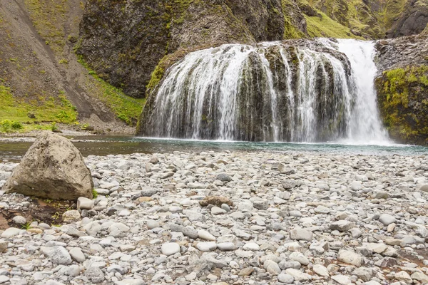 Montagna a cascata - Islanda . — Foto Stock