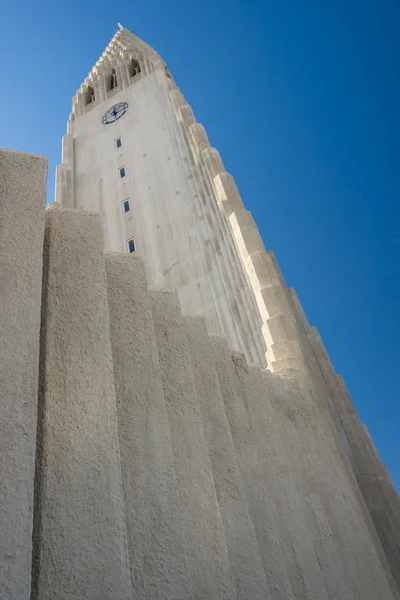 Torre de la iglesia Hallgrimskirkja - Islandia . —  Fotos de Stock