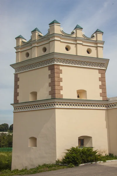 Torre de defensa del monasterio de Ostroh - Ucrania . — Foto de Stock