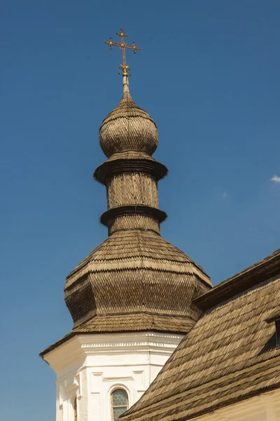 Tornet av refectory kyrkan saint Michael förgyllda ortodoxa cathe — Stockfoto