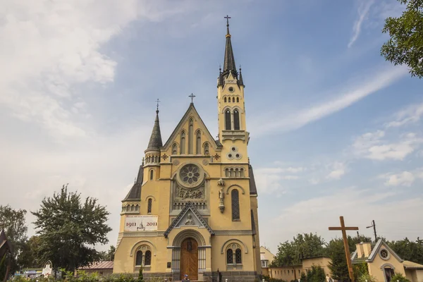 Vieja iglesia de belleza Cruz Aumento en Fastiv - Ucrania . —  Fotos de Stock