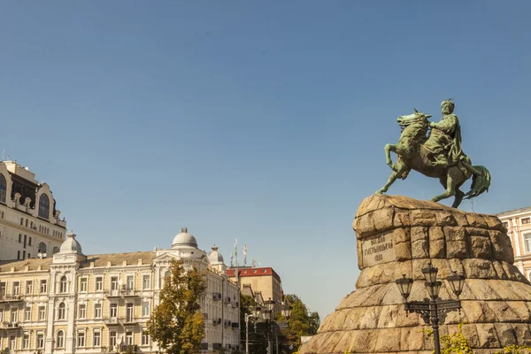 Historisches Denkmal des berühmten ukrainischen Hetmans Bogdan Chmelnizki — Stockfoto